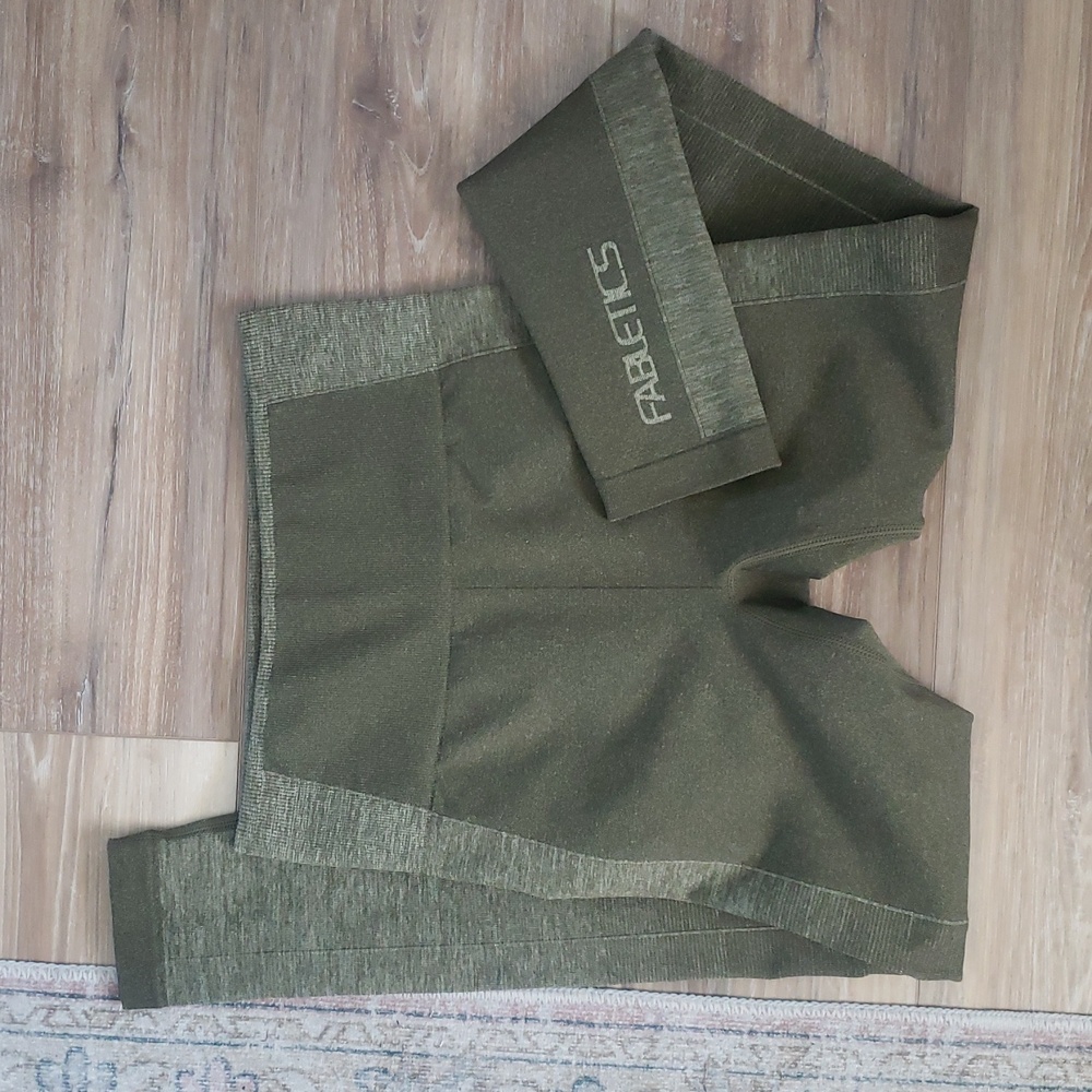 Fabletics Army Green Active Seamless Ultra HW Sport Stripe 7/8 Legging